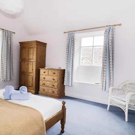 Melbourne House, * Coniston